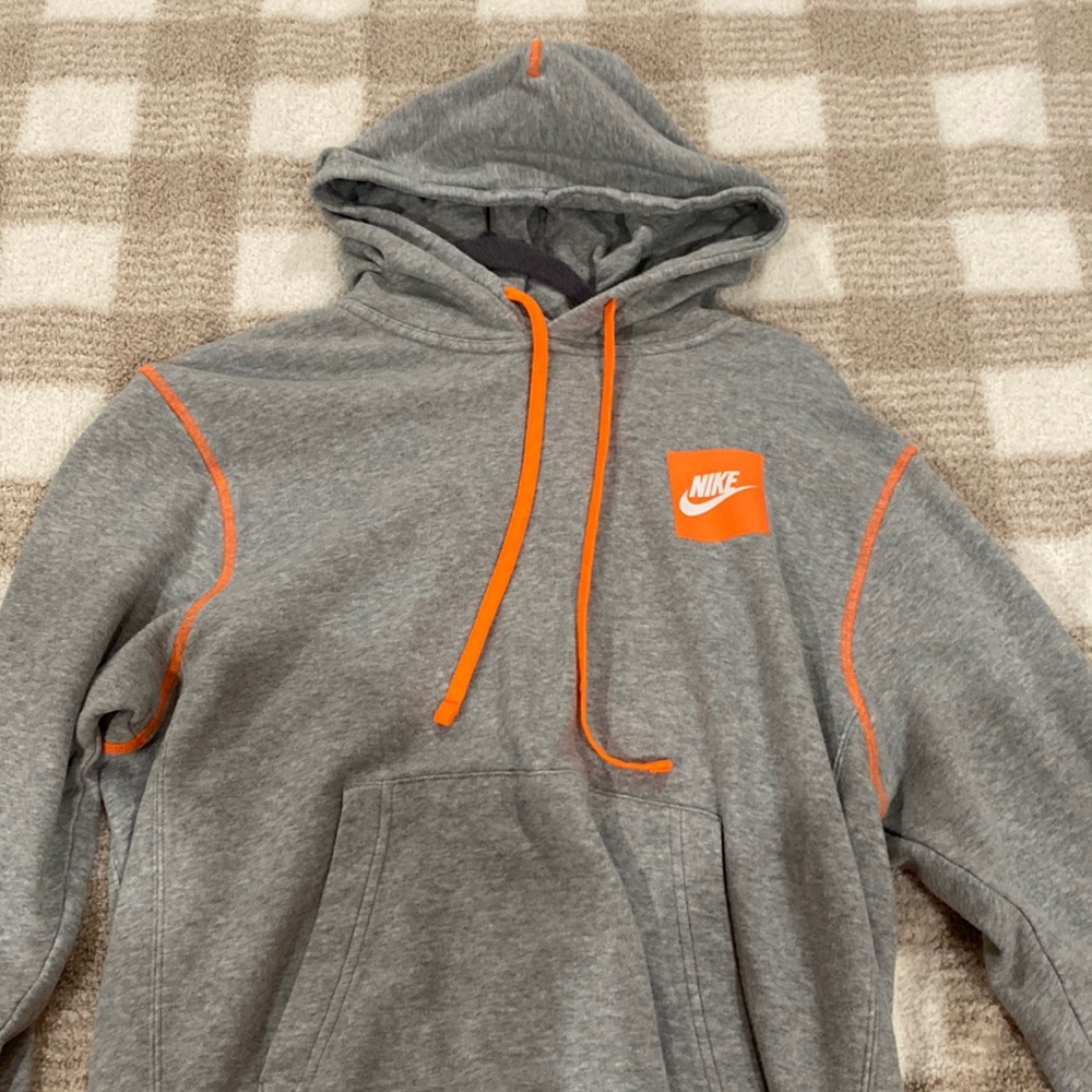 Men’s Nike sweatshirt size small